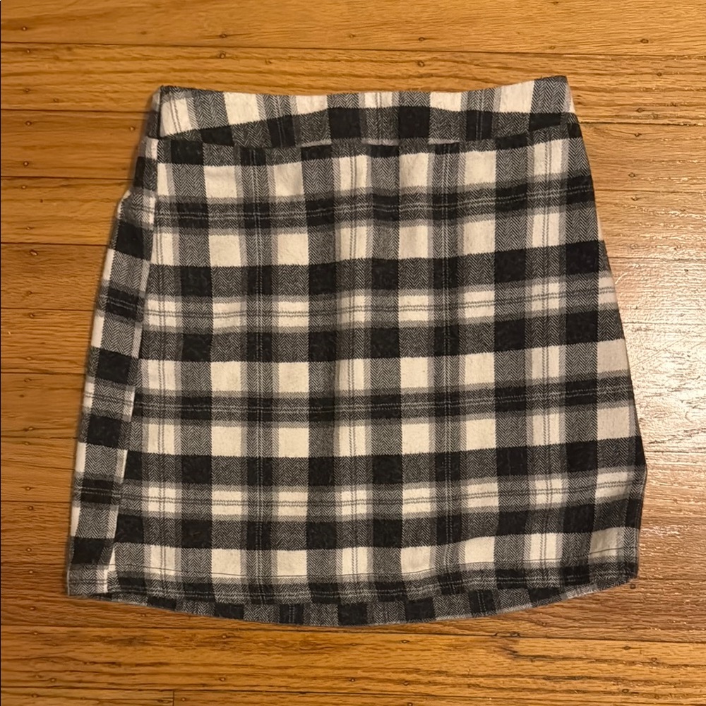 Plaid Gray and White Skirt
